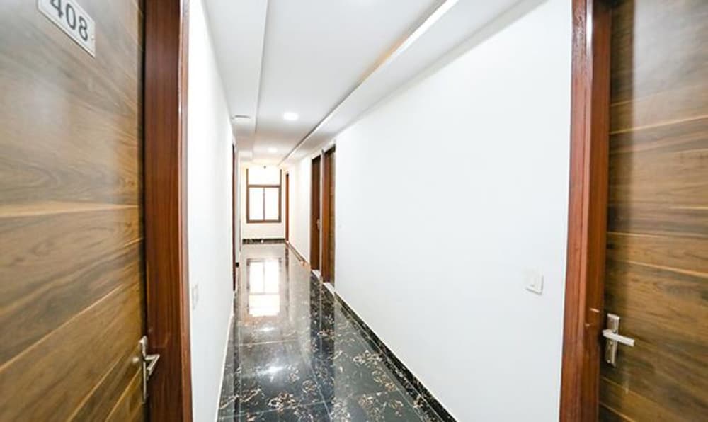 FabHotel New Silver Crown