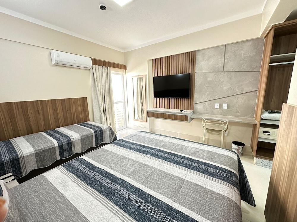 Di Roma Spazzio Via Caldas