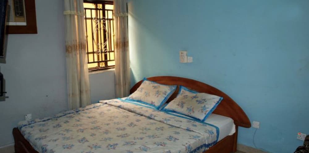 Townhall Hotel & Suites