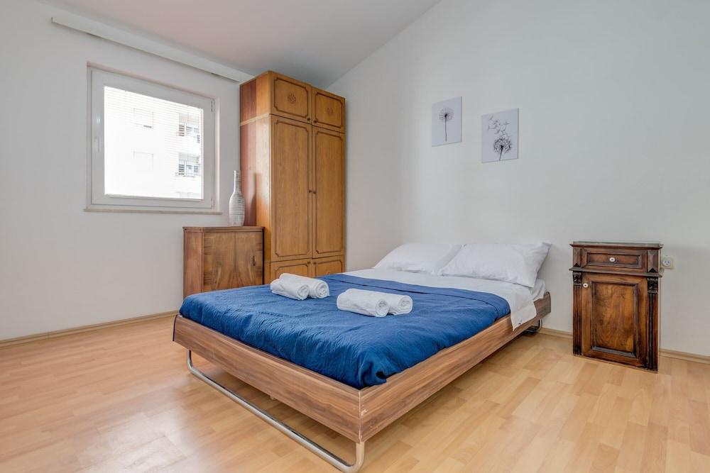 Spacious Apartment w Three Balconies and Parking