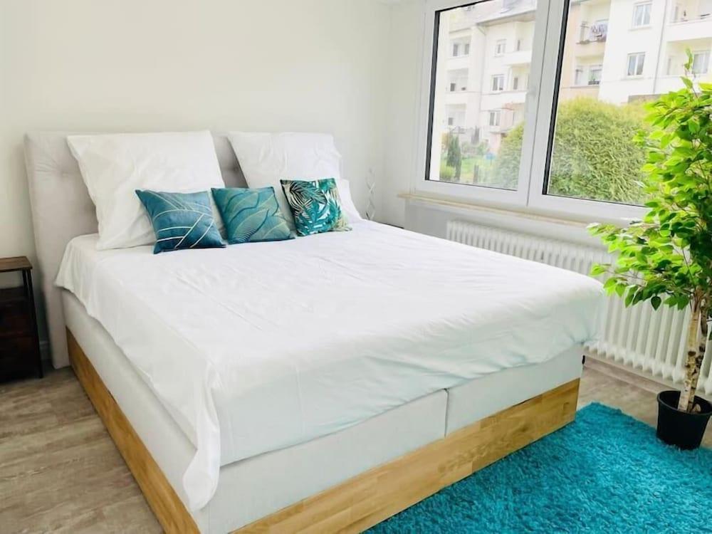 3 bedrooms in Center Terrace & Parking