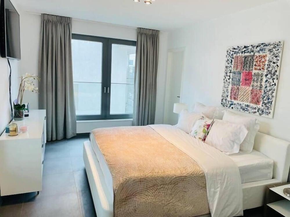 Luxury 3 bedrooms- Terrace and Parking