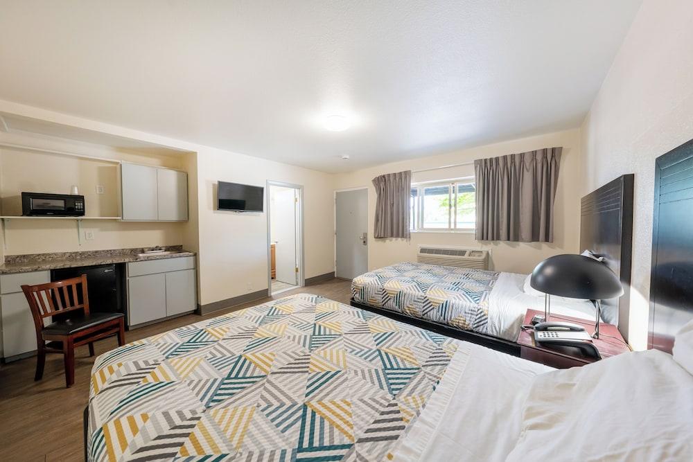 Banfield Studios By OYO Portland OR