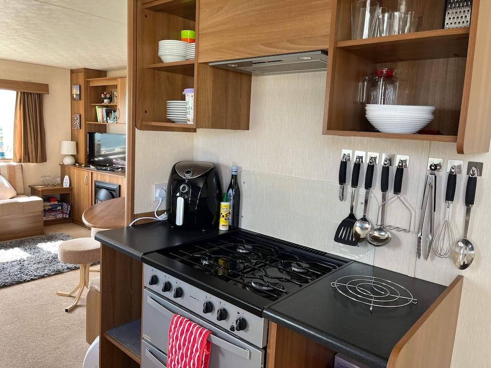 Super 3 Bedroom Pet Friendly Caravan With Decking