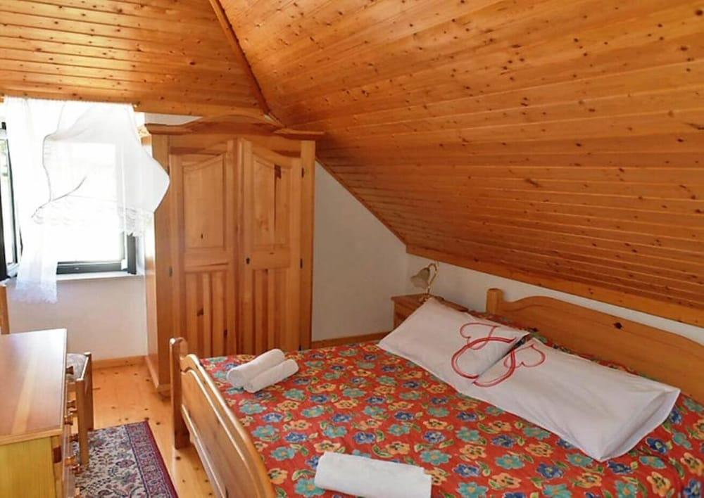 Mari 1 - With Pool - H