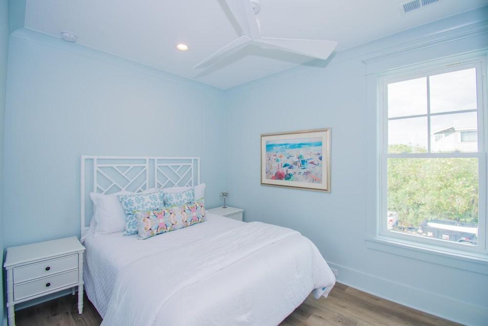 Stunning 4BR Vacation Rental With Private Pool, Spa, & Resort Club Cards