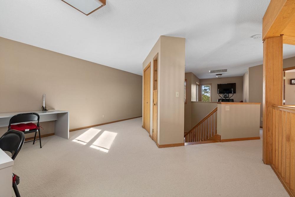 Peaceful Pines 5 BR Home with Jacuzzi