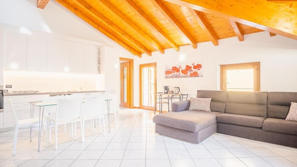 Lugana e Papaveri - Italian Homing