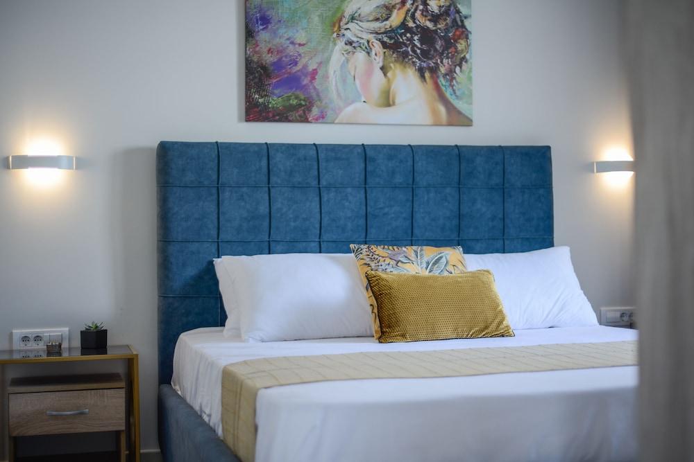 Alcmene Lux Apartment