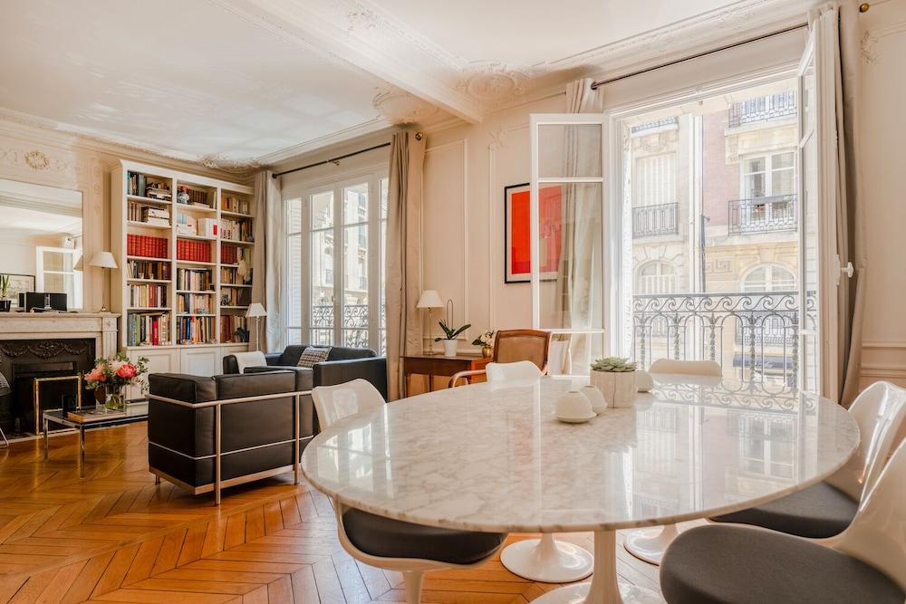 Paris Eiffel Tower Center residence