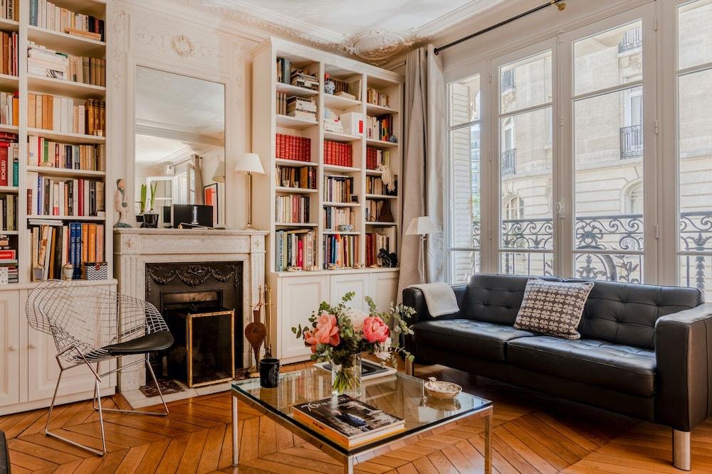 Paris Eiffel Tower Center residence