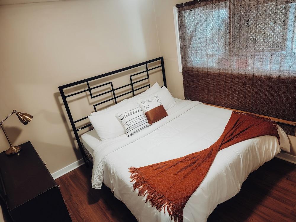 Family House with Httb Playgr BBQ Firept