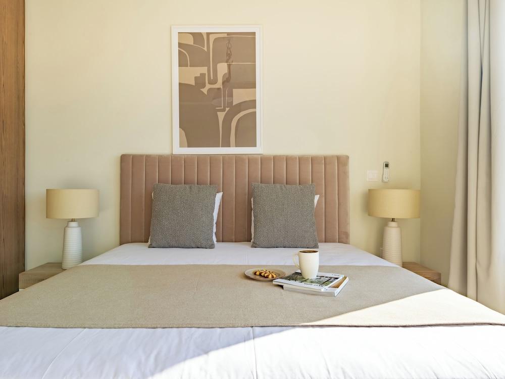 Sanders Mythical Blue - Chic 4 bdr Villa With Pool