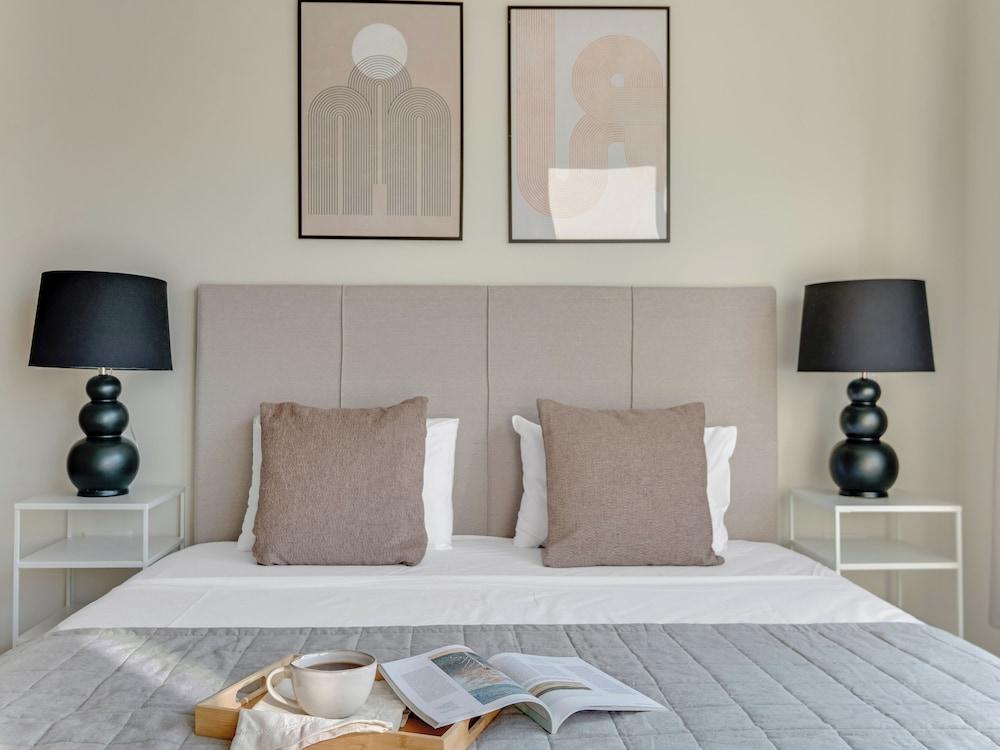 Sanders Mythical Blue - Bright 4 bdr Villa With Pool