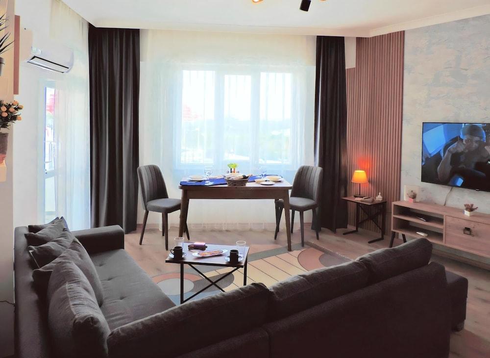 Chic Flat 10 min to Lara Beach in Antalya