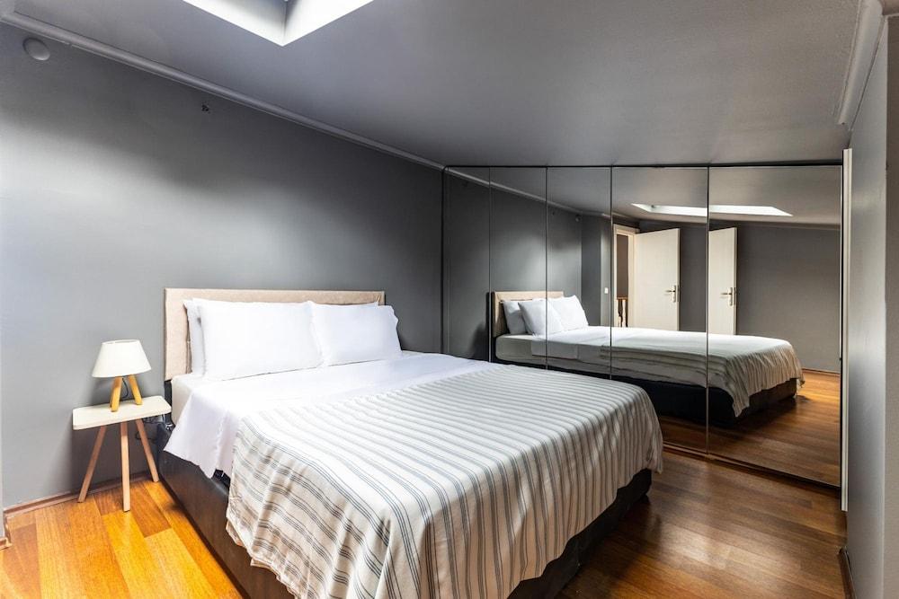 Duplex Flat w Panoramic Bosphorus View and Terrace