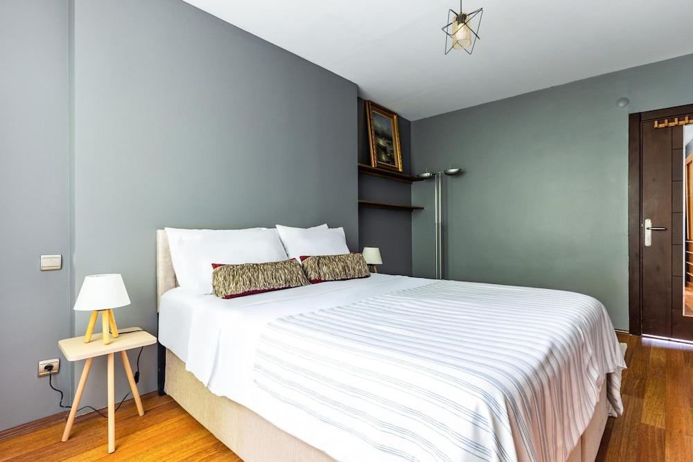 Duplex Flat w Panoramic Bosphorus View and Terrace