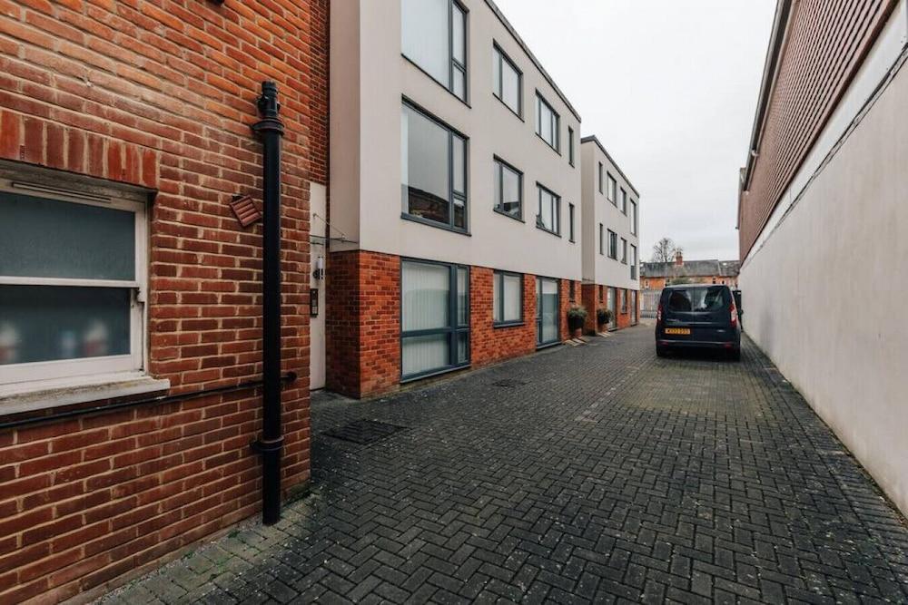 Henley Town Centre With Parking - From 110 Per Night