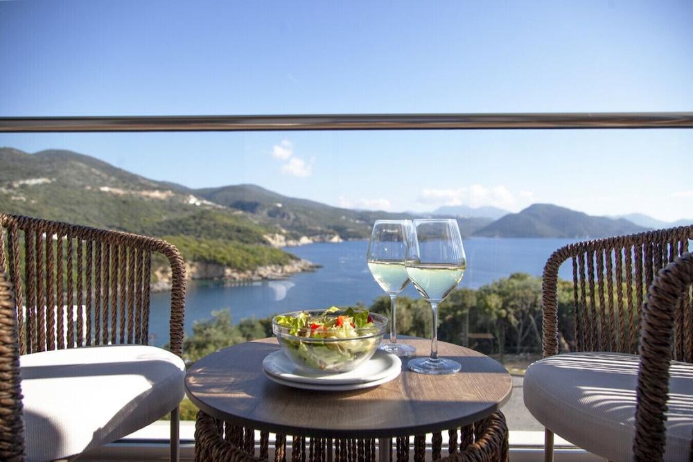 Zavia Pente in Syvota