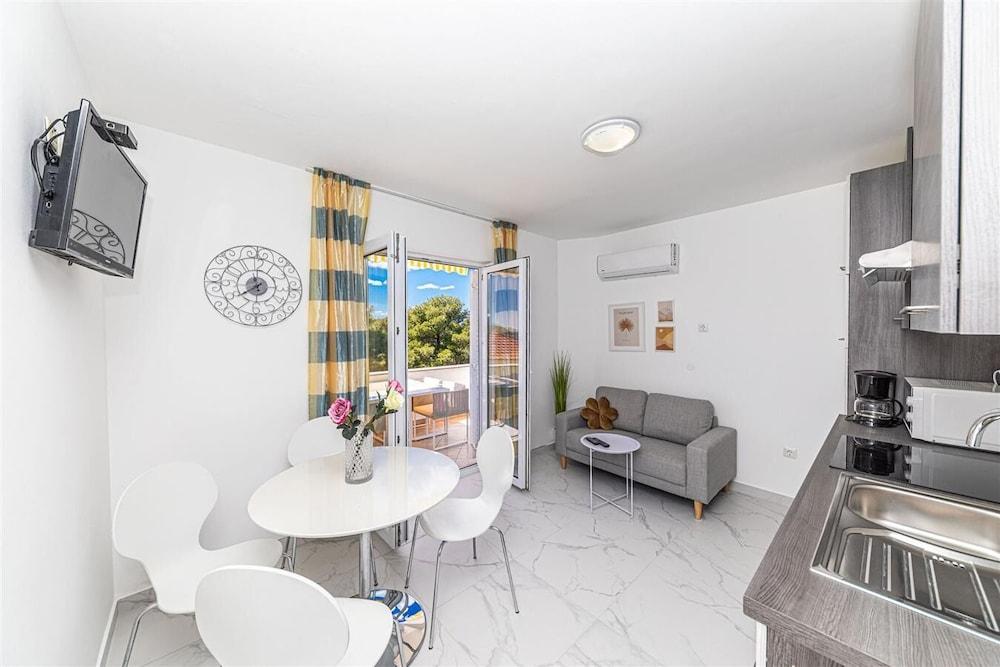 Bozo - 100m to the sea - A4