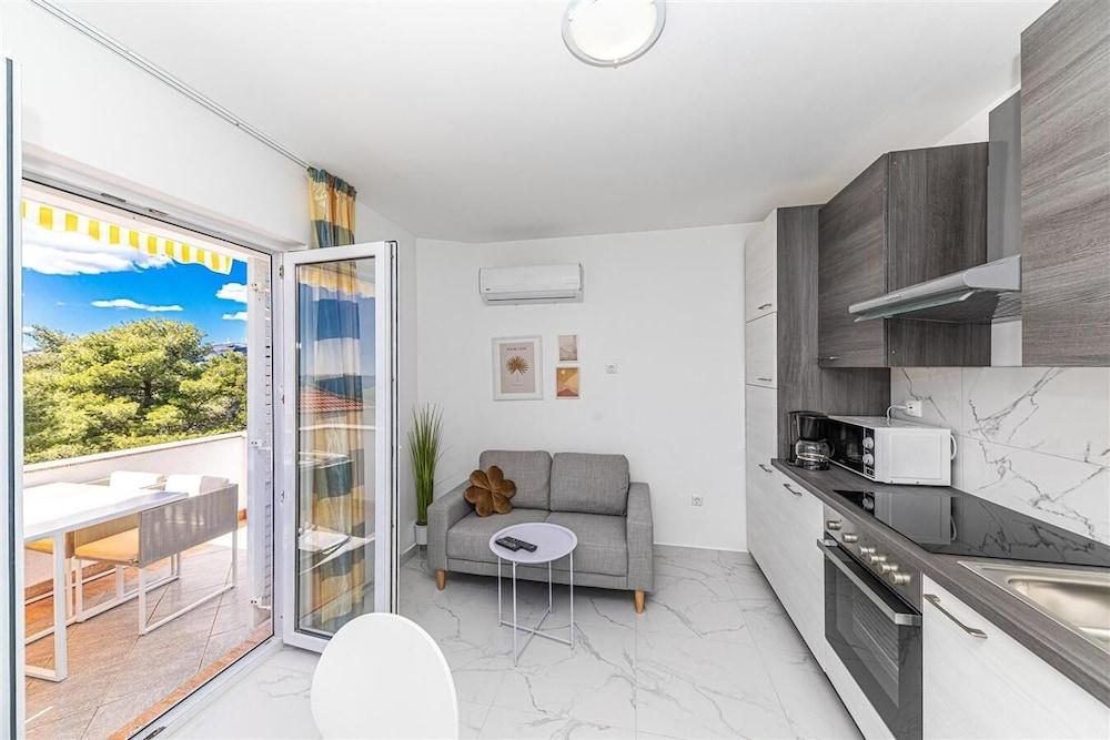 Bozo - 100m to the sea - A4