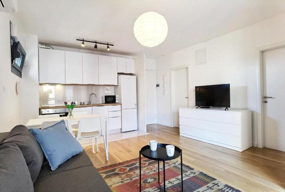 Mendula - Private Garage - A2