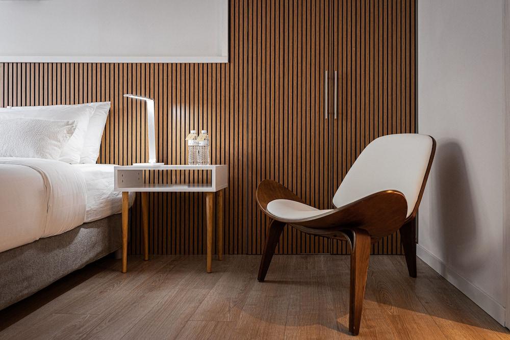 Acropolis Sherlock Residence