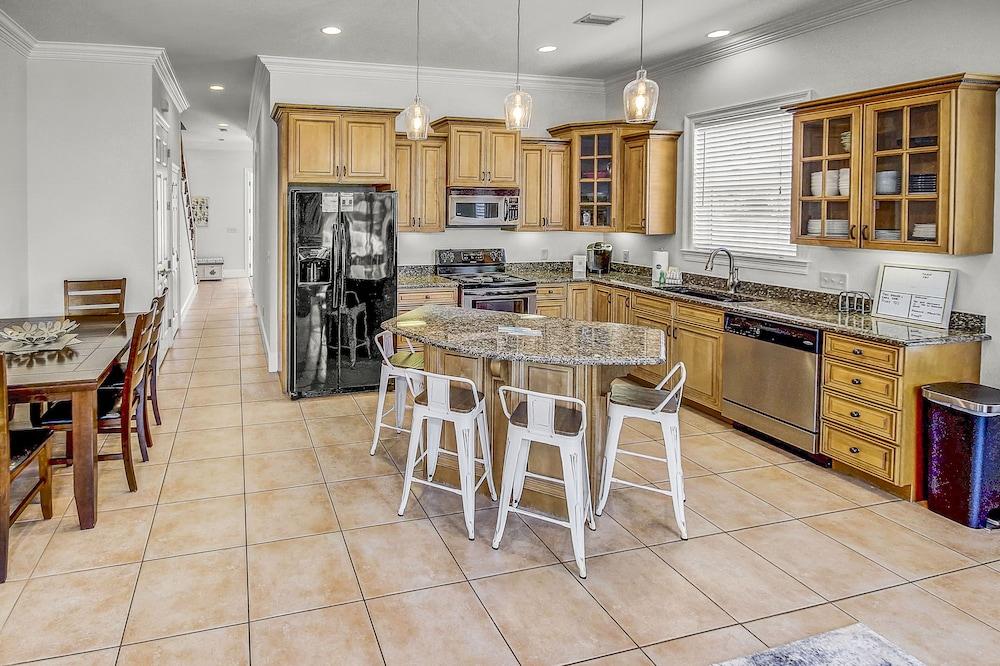 136 La Valencia Cir - At Peace