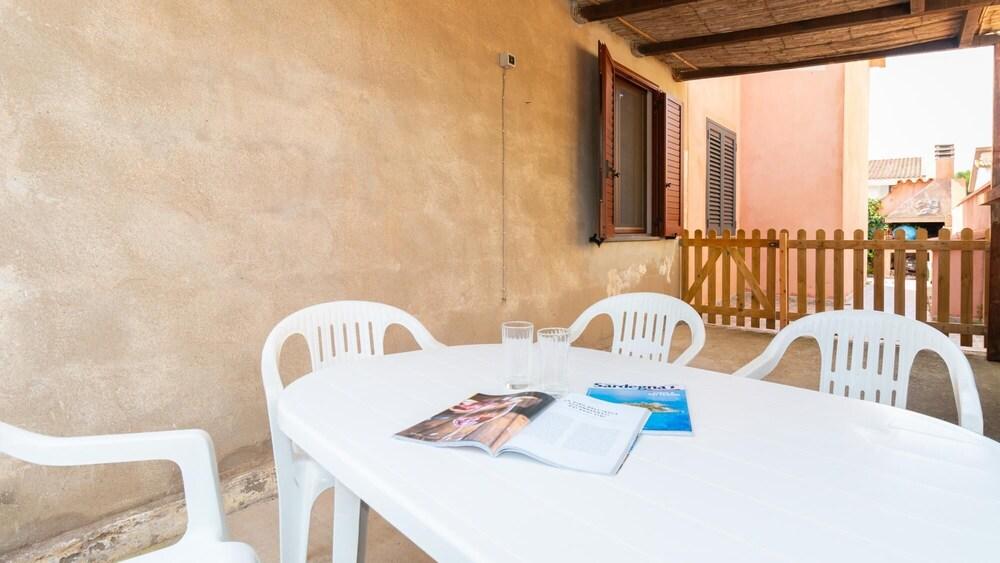 Sandy House in Mandriola