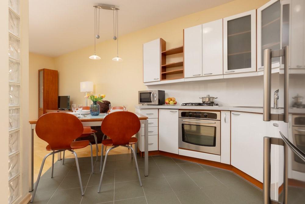 Spacious Apartment Pruszkow by Renters