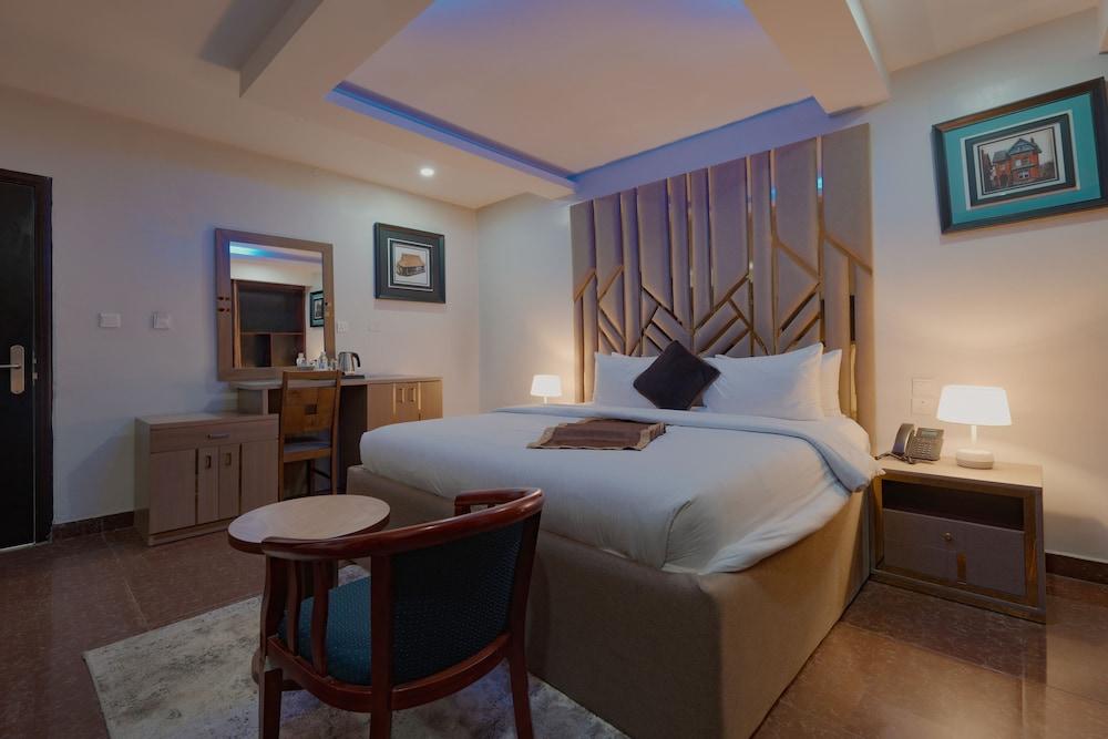 La Regia Airport Hotel