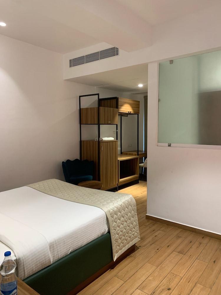 Pondy Heights - Suites and Studios