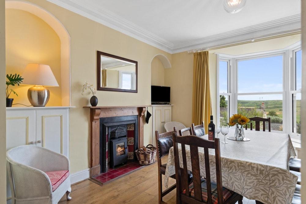 Penalun House - Beautiful Sea Views