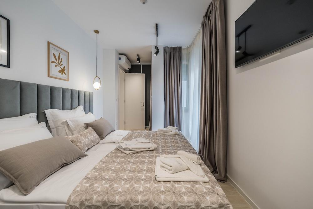 Apartment Sun Private Pool and Jacuzzi