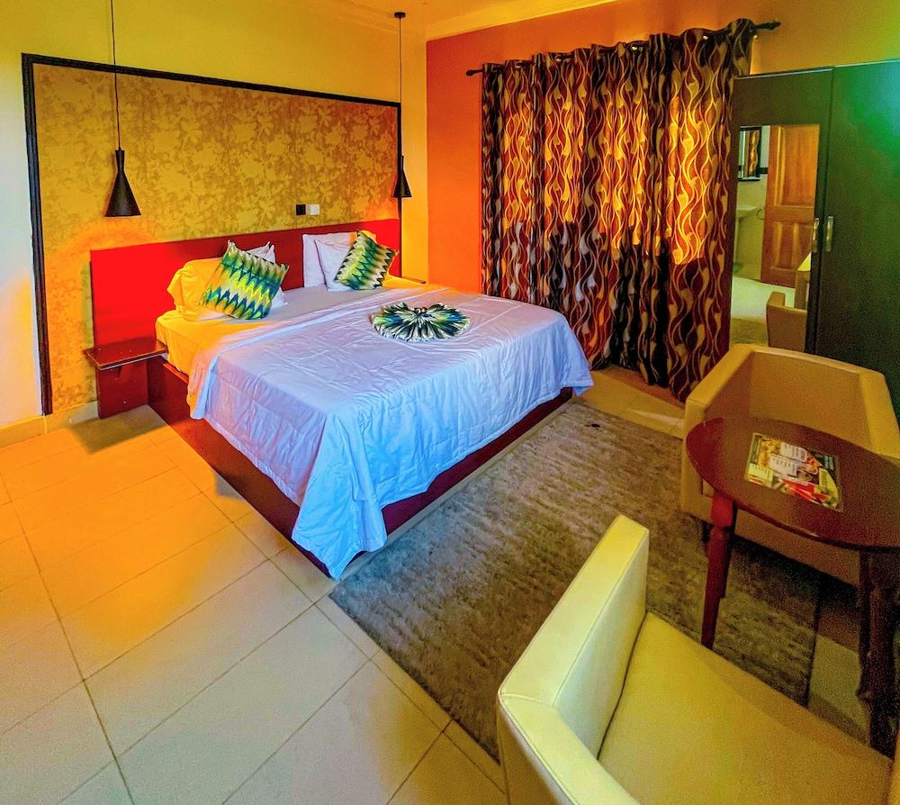 RK Italian Boy Hotel