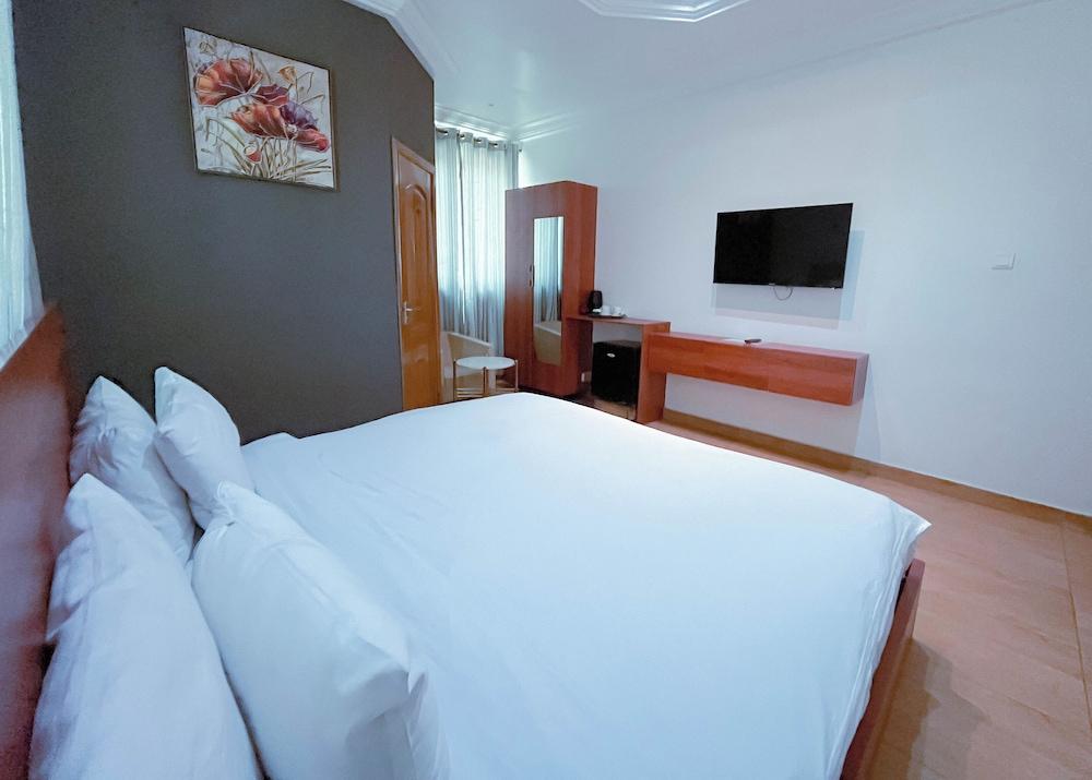 RK Italian Boy Hotel