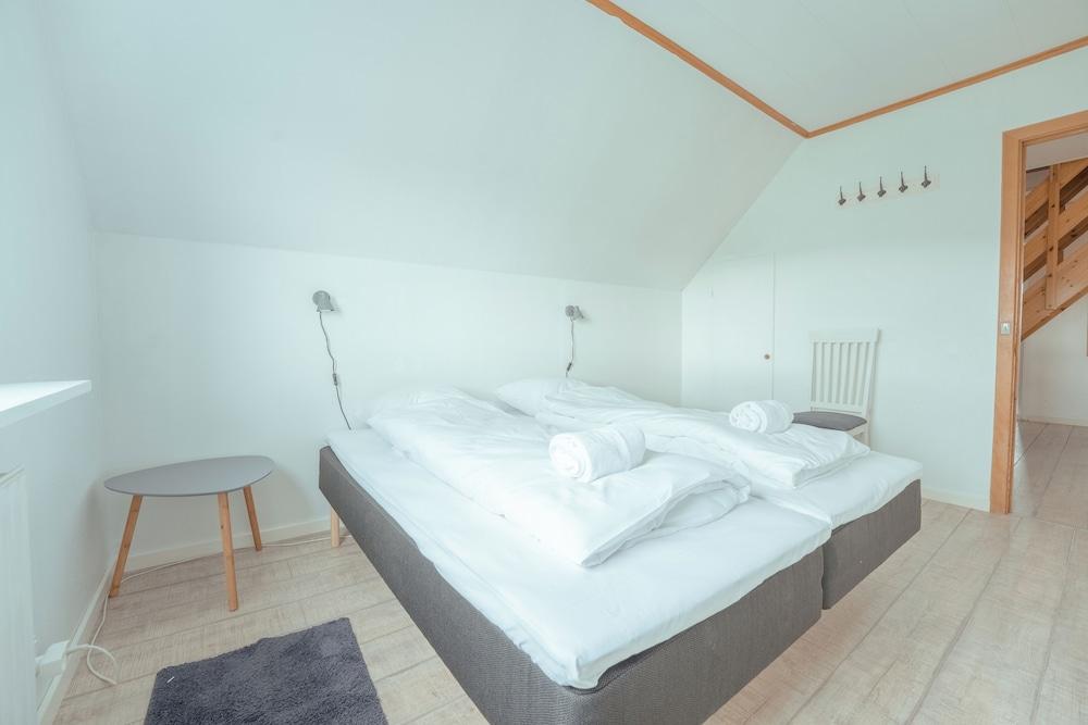 Sea View Apt / Central / Spacious / Free Parking