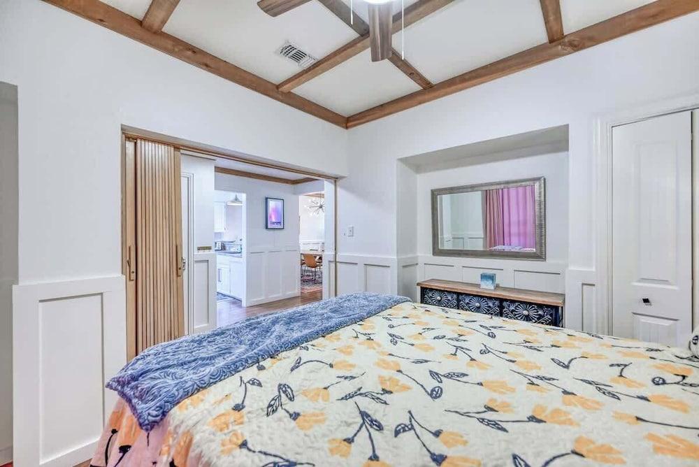 Luxurious Riverfront Condo Just 1 Blk to Schlitterbahn!