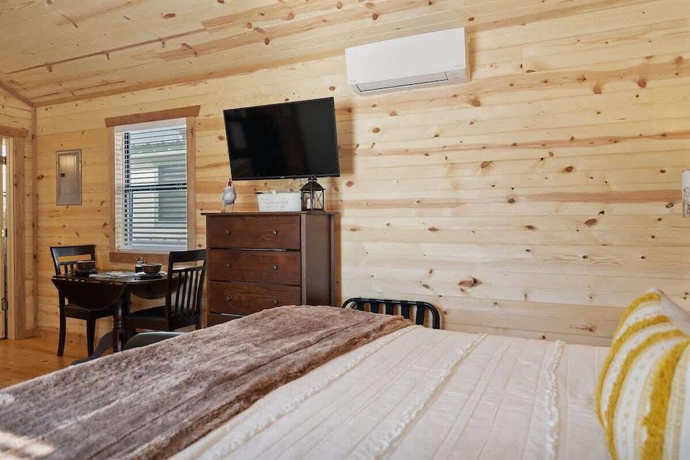 Gorgeous Cabin on Main-steps to Pacific War Museum