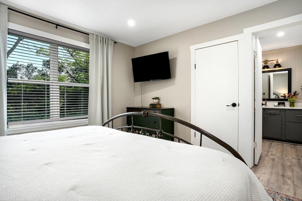 Luxurious Haus With Firepit & Cowboypool - 6 Mins to Fred