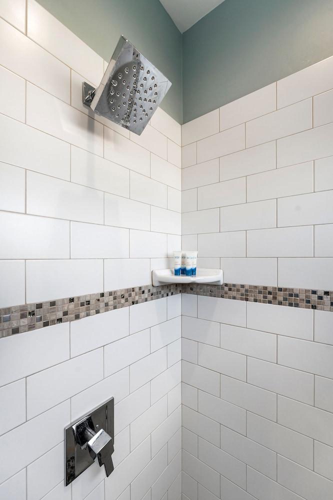 Luxury Cottage With Views-fireplace-spa Bath