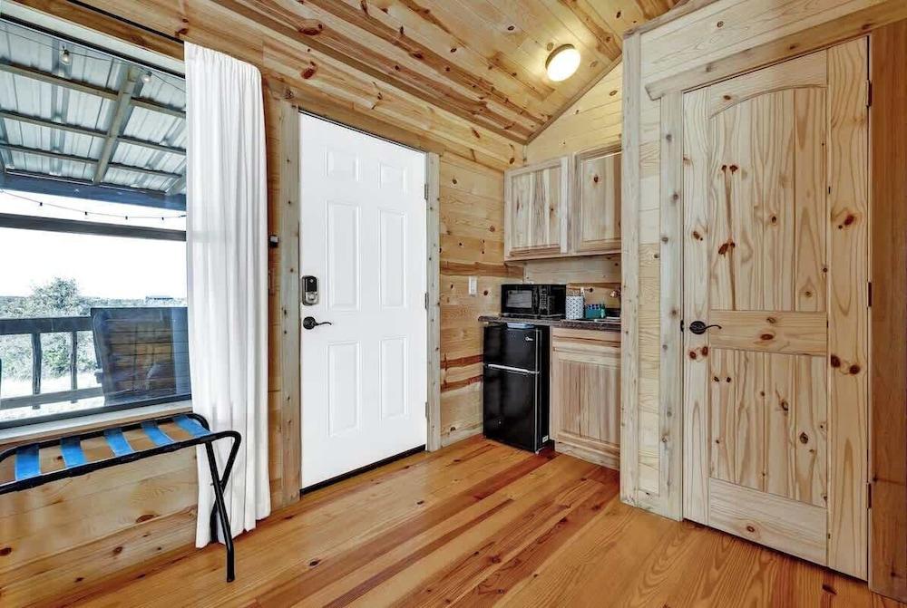 Mesquite Cabin With Hot Tub & Hill Country Views