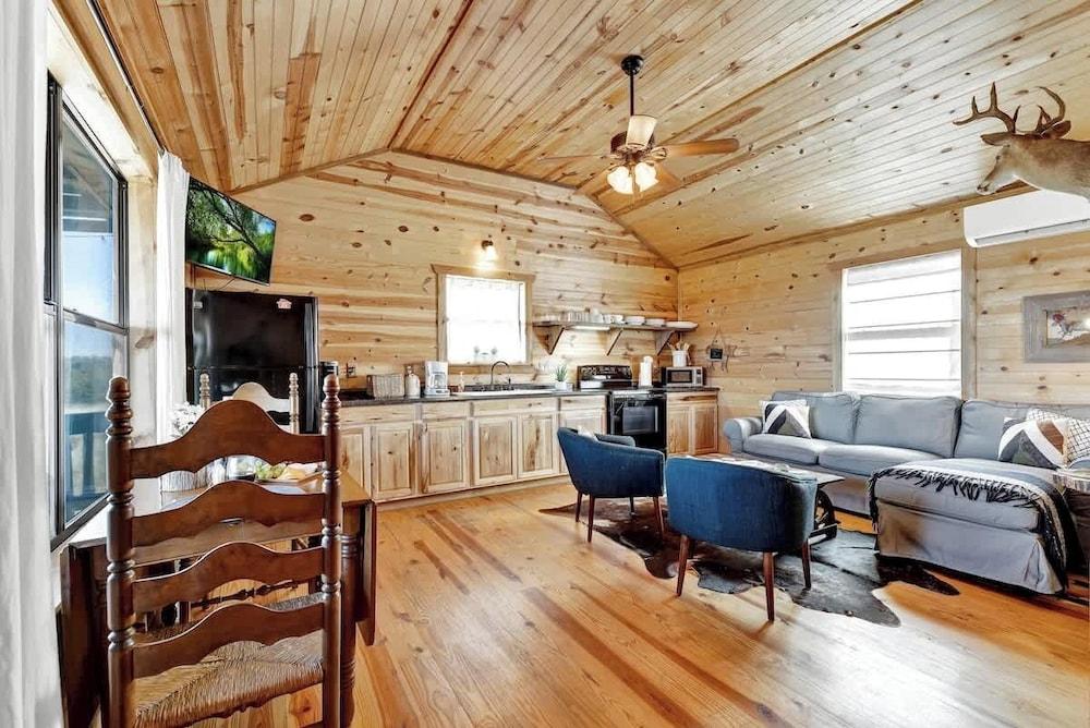 Rockyridge Cabin-hill Country Views-20 min to Fred