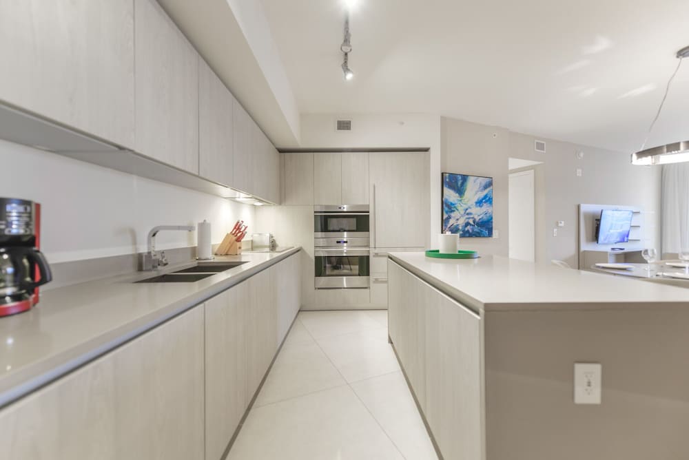 Luxury Condo wOcean Views close to Beach