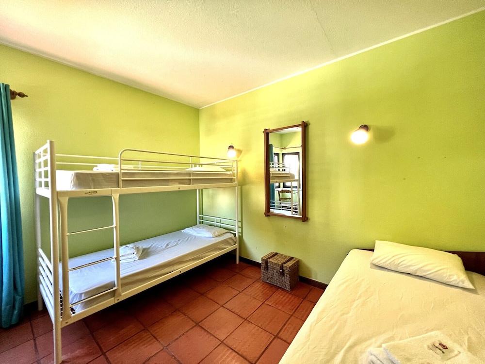 Vilamoura Traditional Villa With Pool