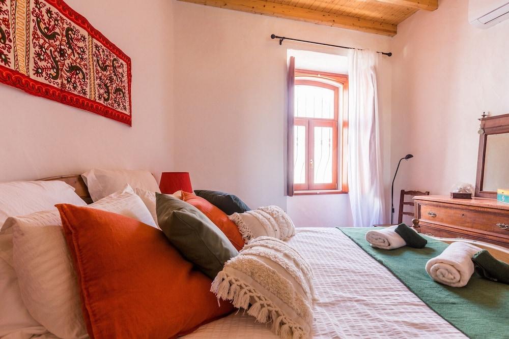 Pêra Vintage Villa With Pool by Homing