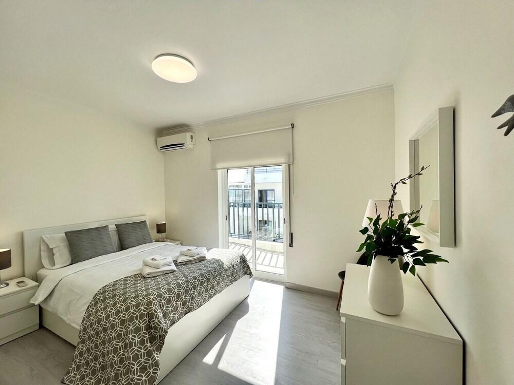 Quarteira Ocean Breeze 1 With Pool