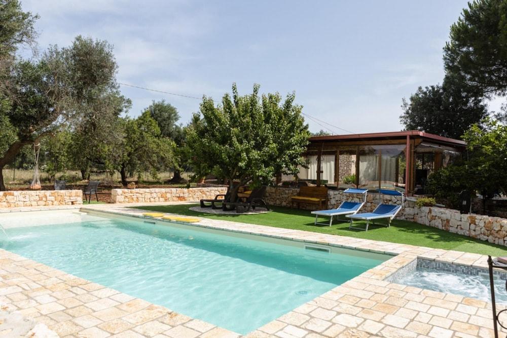 Trullo Nonna Netta con Piscina Idromassaggio e Area Giochi