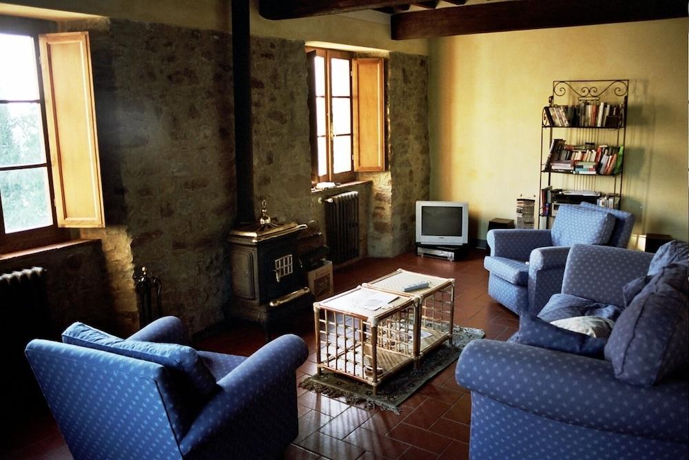 4-bed, Sleeps 8, Pets, Free Parking