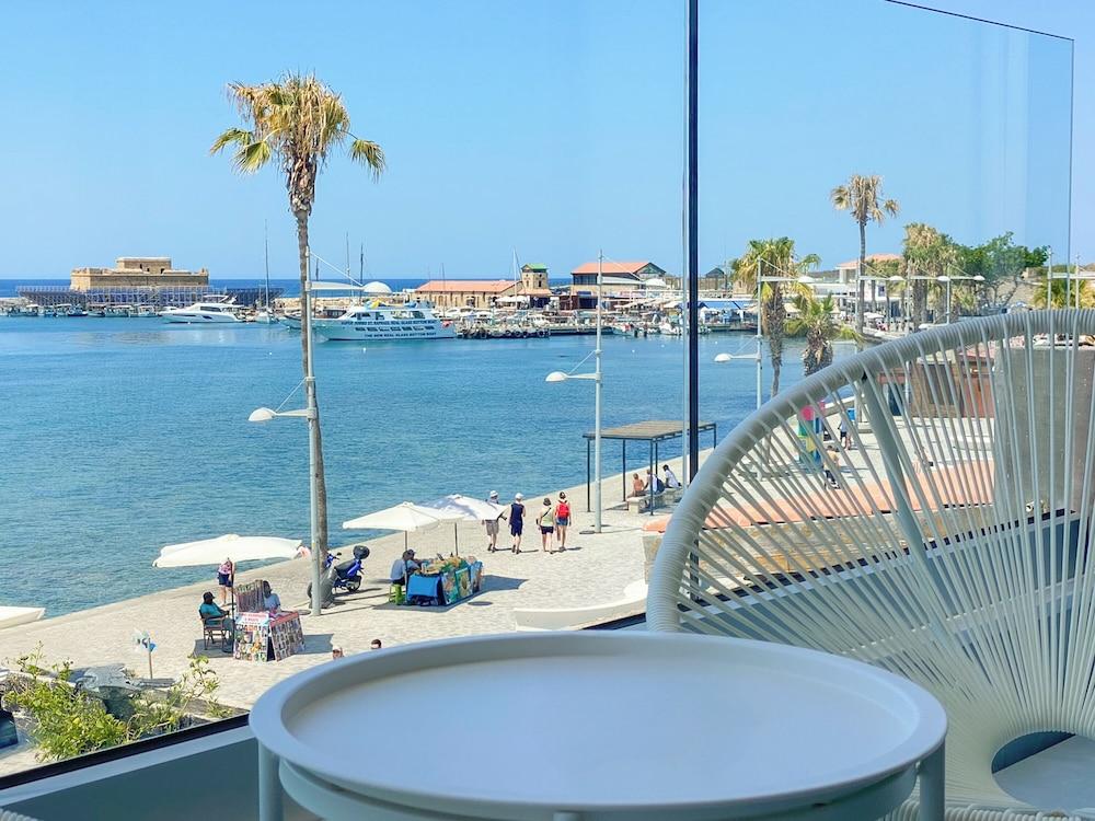 Phaedrus Living Marina Sea  214 Emerald